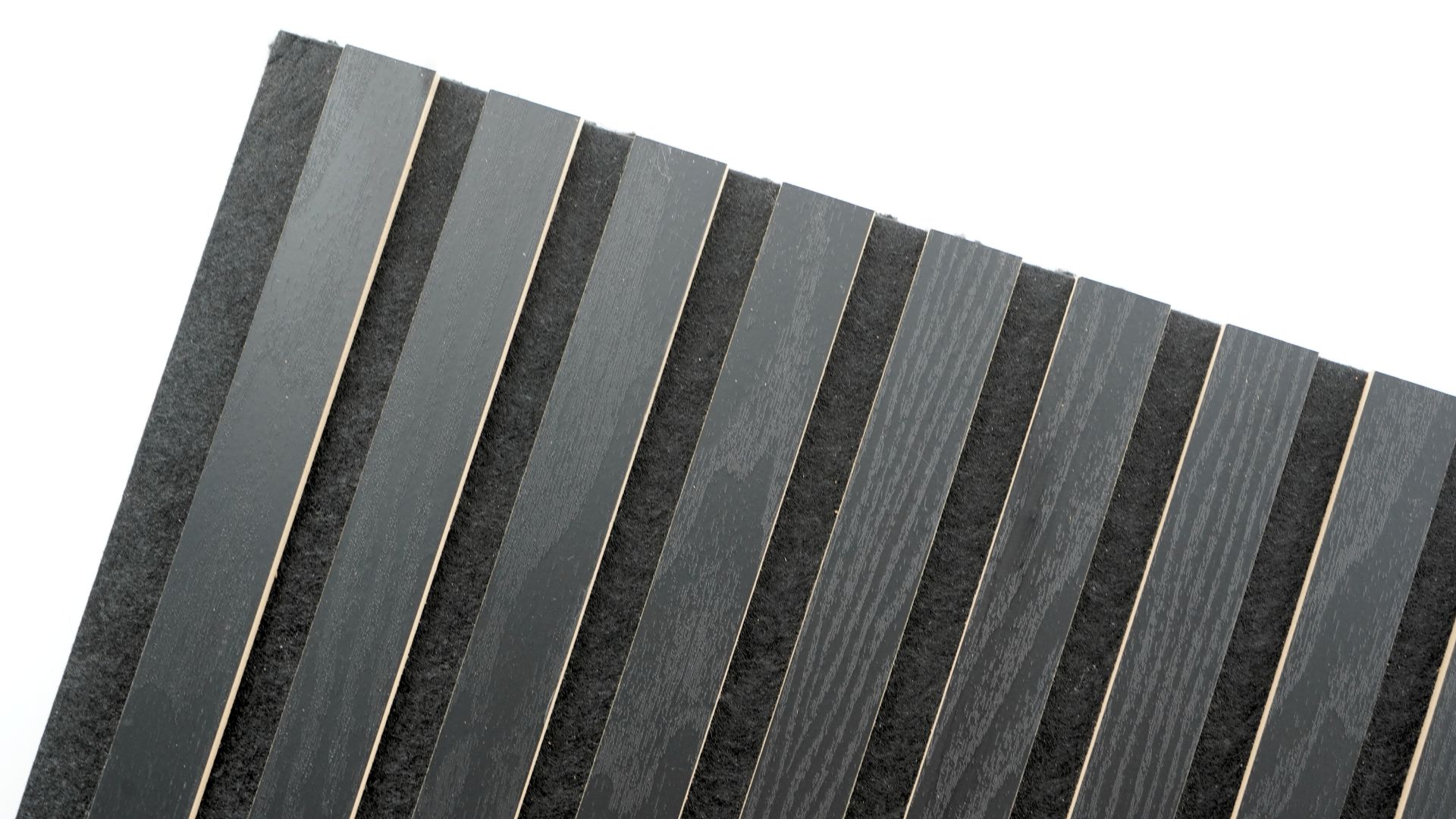 Riflaj decorativ K212-307 cu lamele gri antracit și suport negru